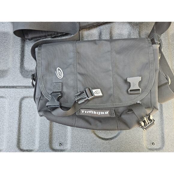 Lightly Used - Timbuk2 Smaller Photography Messenger Bag - Black EUC - Picture 2 of 16
